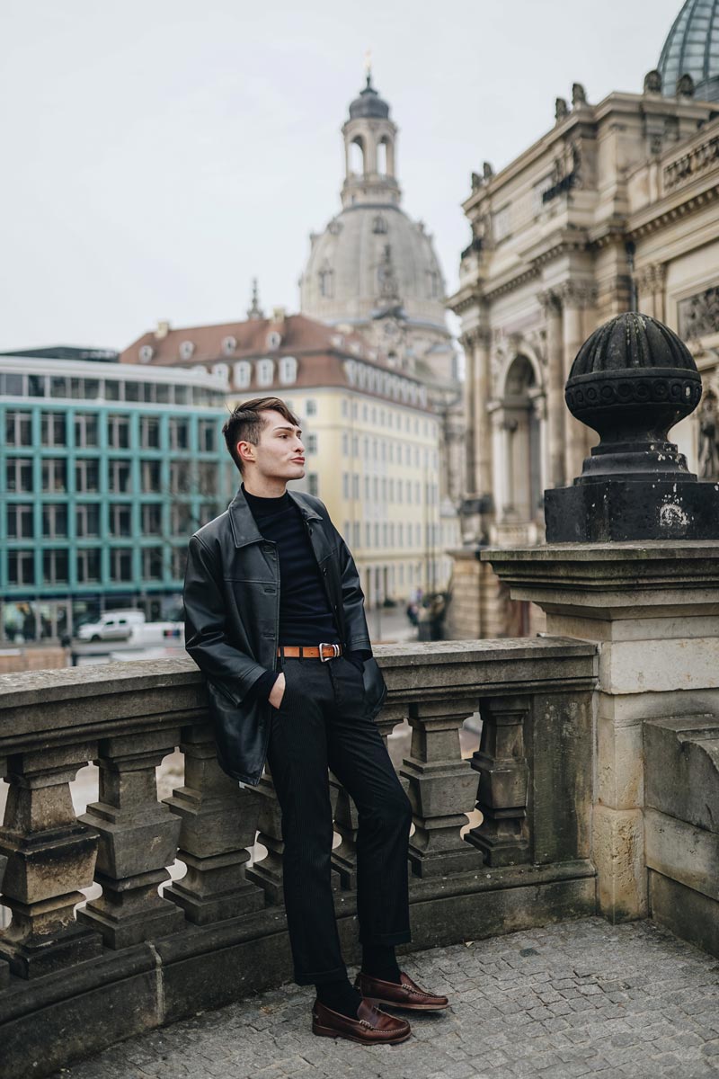 Der Liebesbrief im Ledermantel Dresden Fashion Blog für Männer schwarzes Outfit Mister Matthew 8
