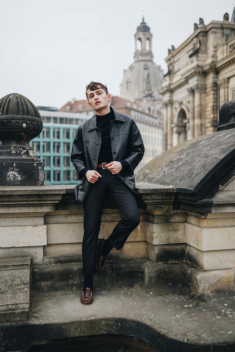 Der Liebesbrief im Ledermantel Dresden Fashion Blog für Männer schwarzes Outfit Mister Matthew 4