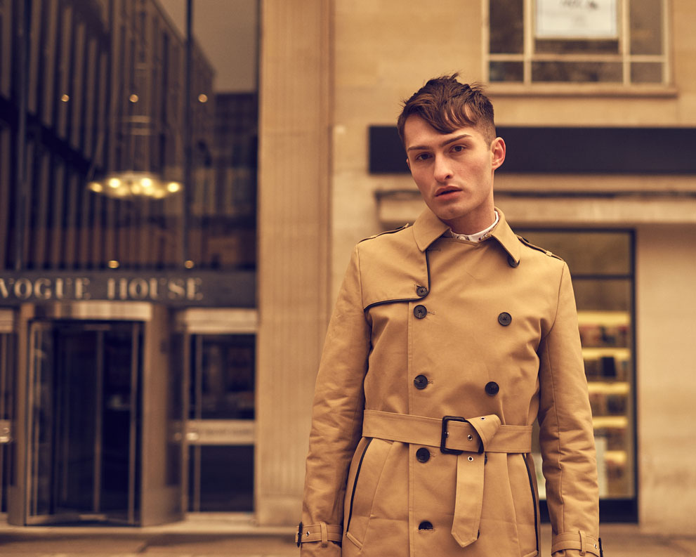 Mister Matthew Vogue und GQ im Trenchcoat Look für Condé Nast in London Fashionblog 3