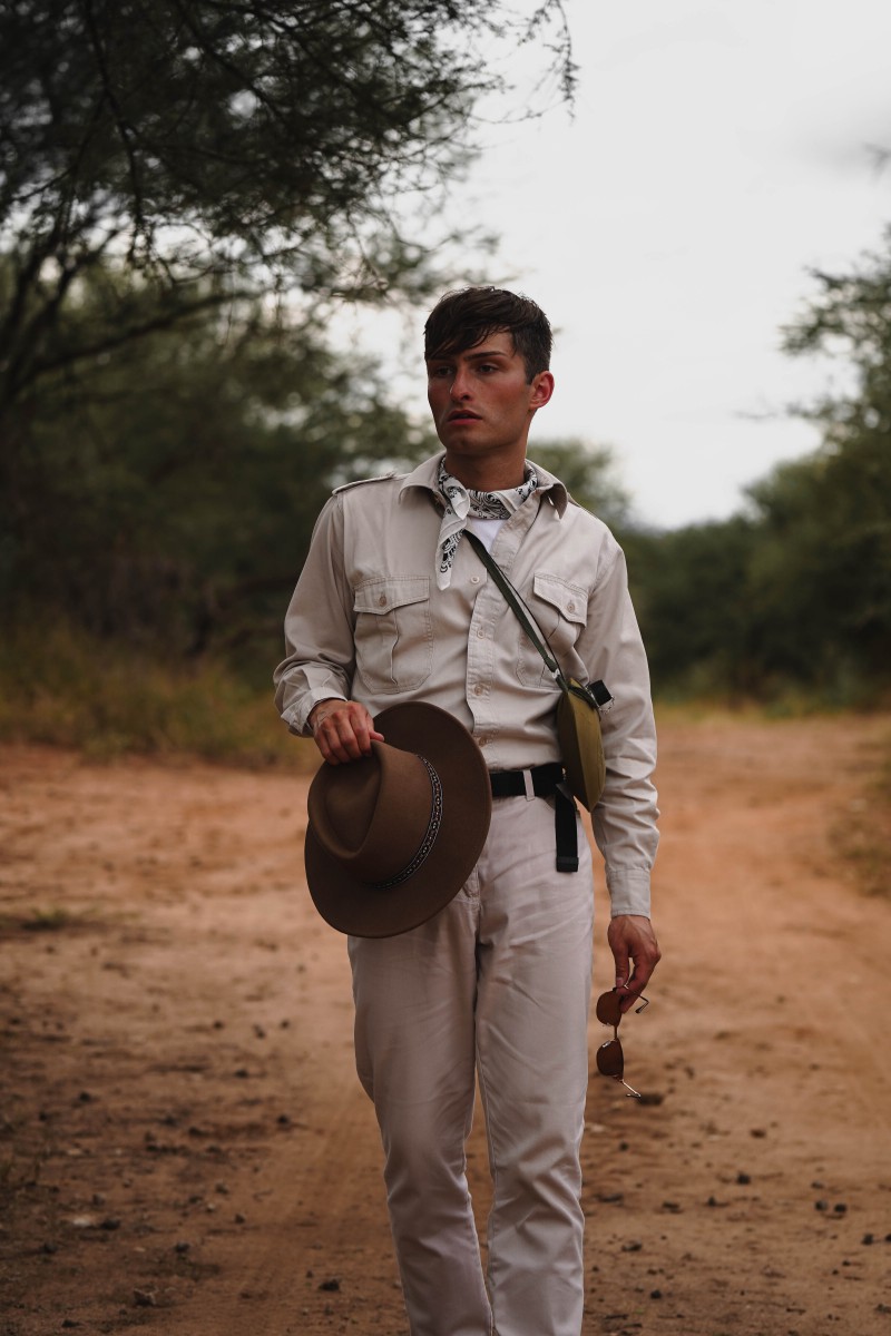 Safari Look für Männer Mister Matthew Tarangire National Park Tansania Afrika 8