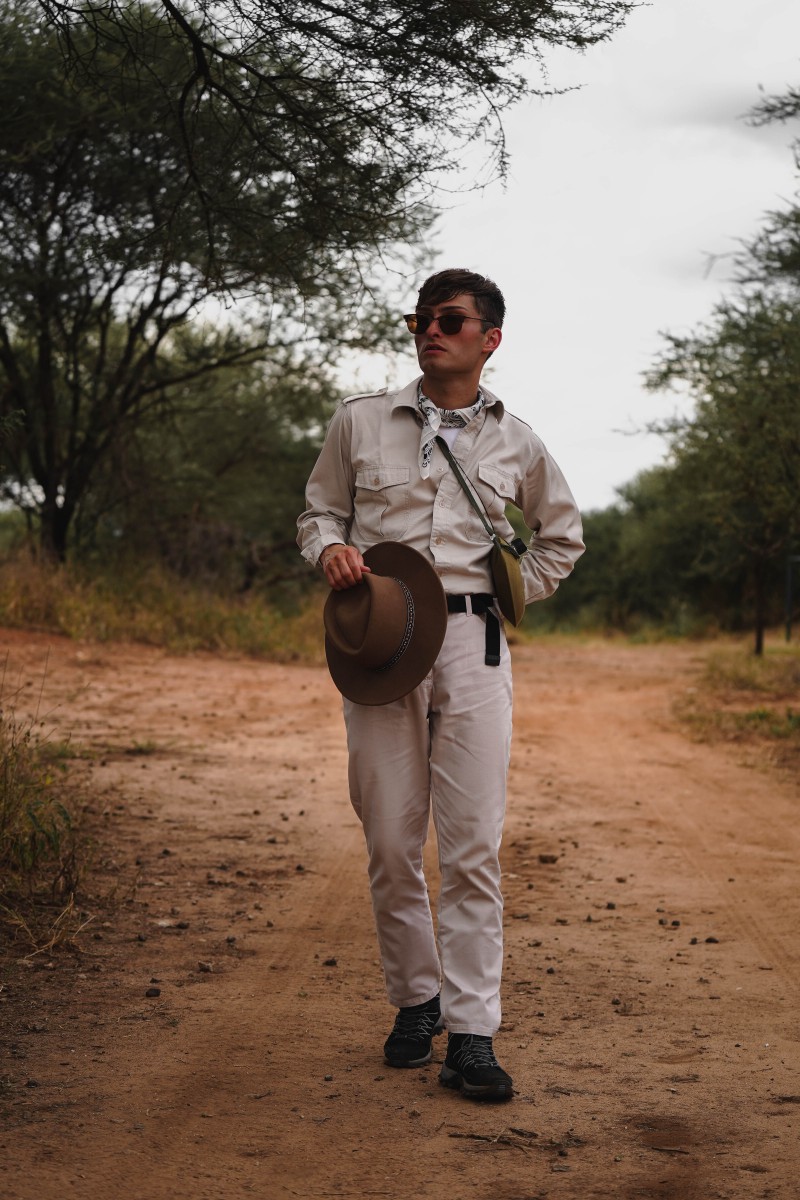 Safari Look für Männer Mister Matthew Tarangire National Park Tansania Afrika 9
