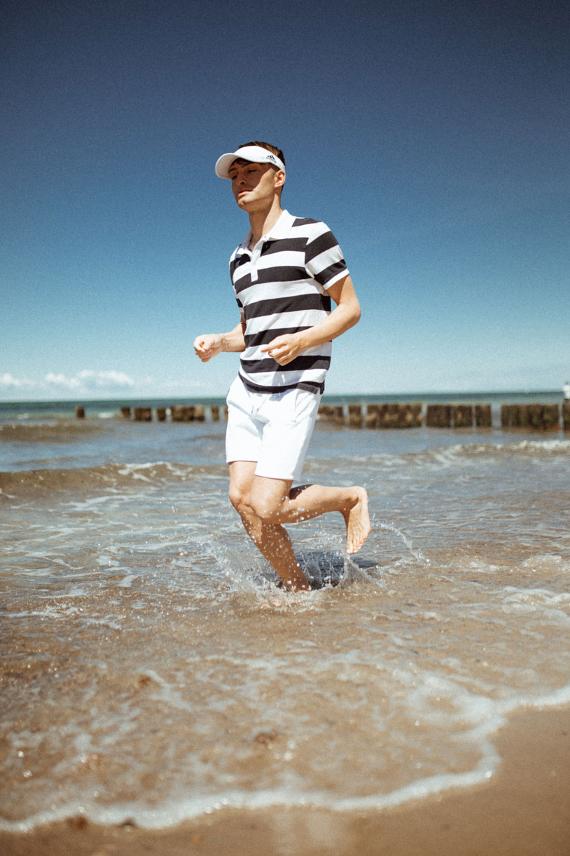 Marine Look | Beach Look | Strand Outfit | Ostsee | Streifen Shirt mit weißer Hose und Adidas Kappe | Fashion Blog für Männer | Mister Matthew 10