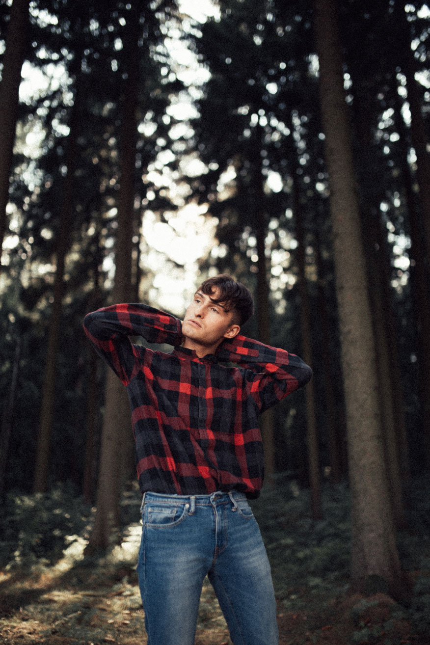 Der Junge im Wald | Mister Matthew | Karohemd und Jeans | Kurzgeschichte | 1