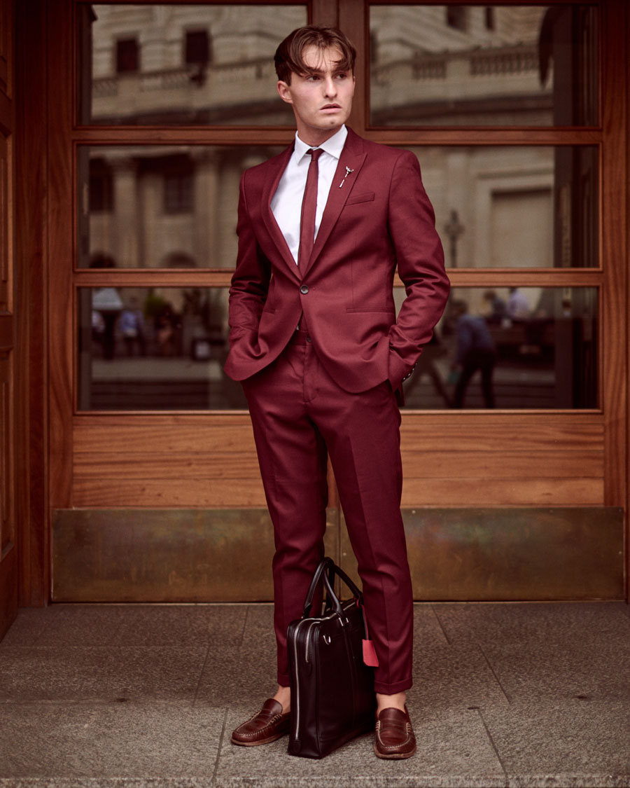 Rote Anzug für Männer | London Bank Station | Streetstyle | Mister Matthew | Matthias Limmer Dresden | 1