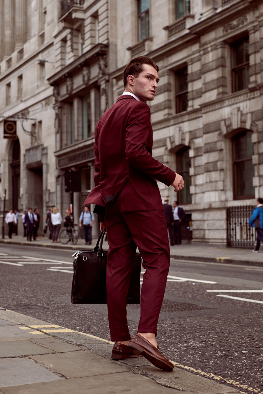 Rote Anzug für Männer | London Bank Station | Streetstyle | Mister Matthew | Matthias Limmer Dresden | 6