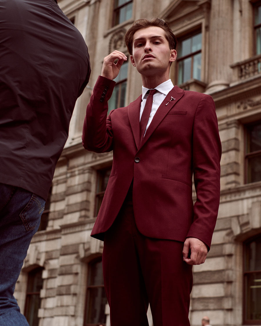Rote Anzug für Männer | London Bank Station | Streetstyle | Mister Matthew | Matthias Limmer Dresden | 8