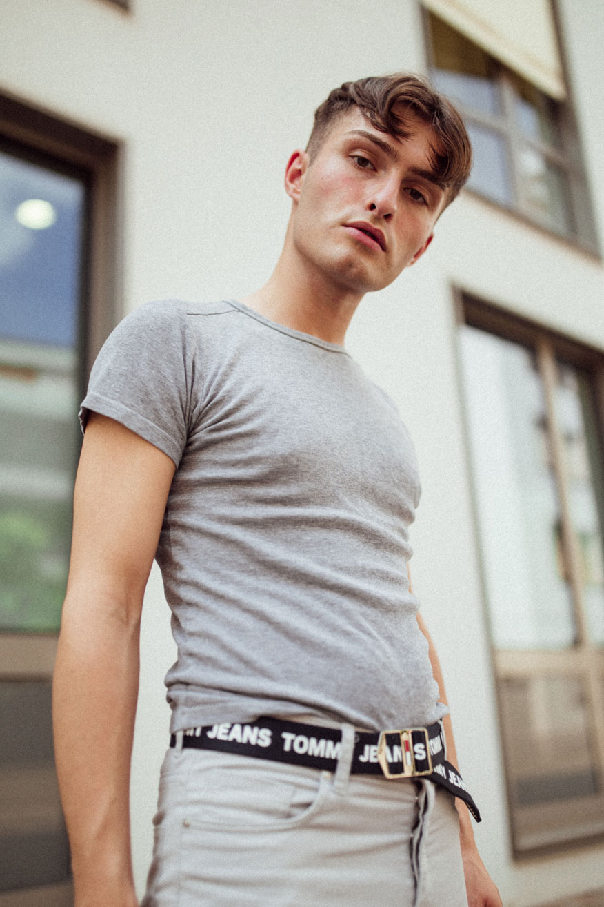 Tommy Jeans Outfit Gürtel | Mister Matthew | Streetstyle | Slogan Belt 2