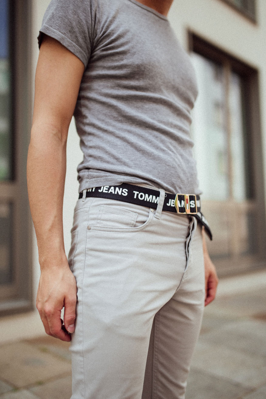 Tommy Jeans Outfit Gürtel | Mister Matthew | Streetstyle | Slogan Belt 5