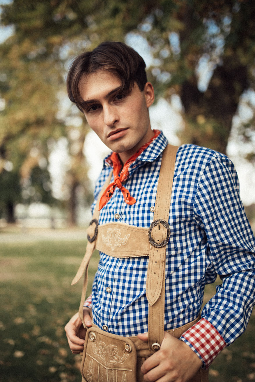 Oktoberfest Outfit für Männer | Trachtenmode für Herren | Mister Matthew | Matthias Limmer | Junge auf der Wiese | 7