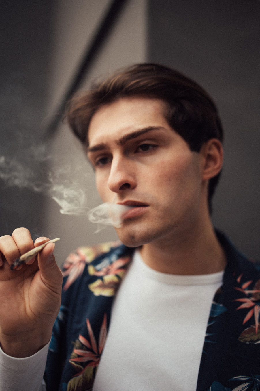 Legalisierung von Cannabis | Kiffen | Rauchen | Smoking | Drogen | Hemd mit Blumen | Mister Matthew | Matthias Limmer | 2