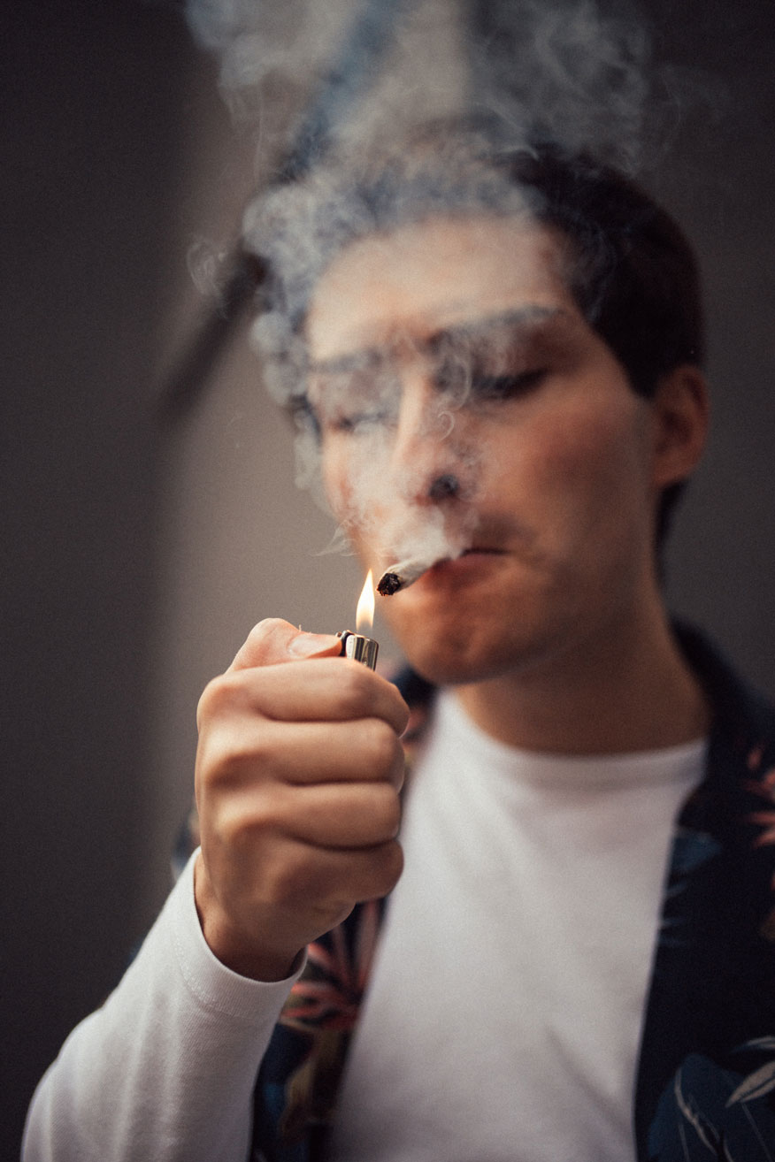 Legalisierung von Cannabis | Kiffen | Rauchen | Smoking | Drogen | Hemd mit Blumen | Mister Matthew | Matthias Limmer | 8