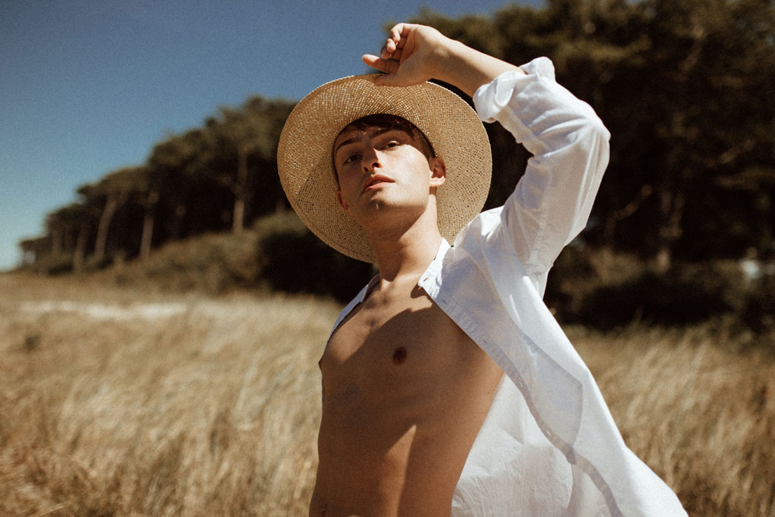10 Dinge, die ich diesen Sommer machen möchte | Sommerlook mit Hut und weißem Hemd