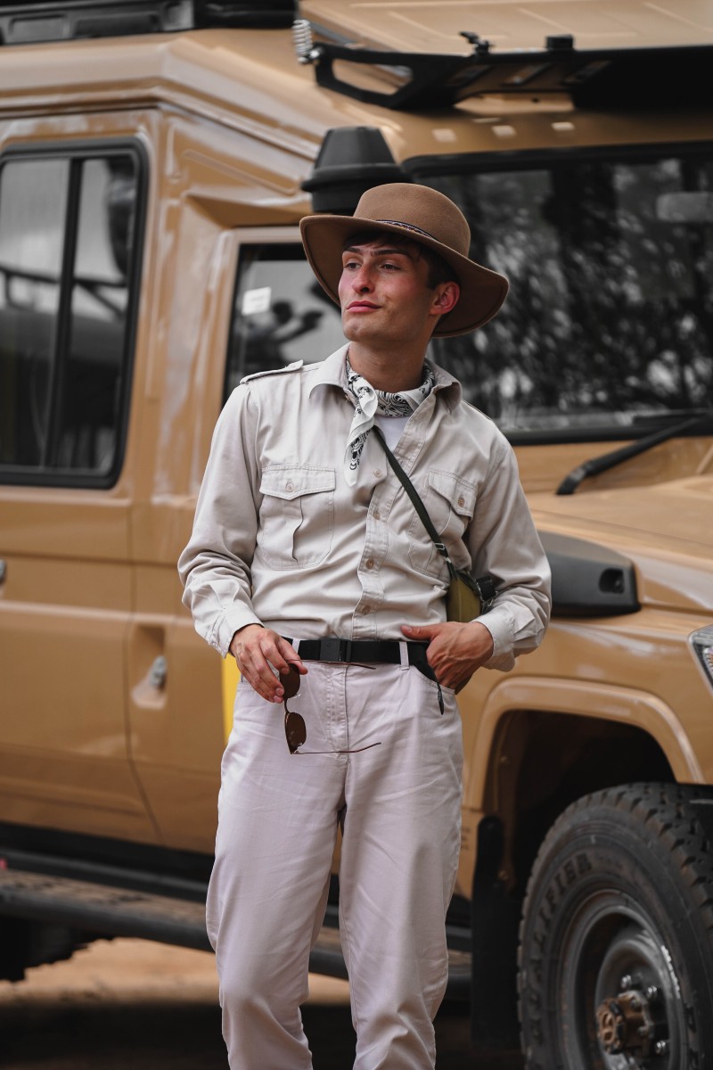 Safari Outfit nachstylen für den Alltag, Mister Matthew auf Safari in Tarangire