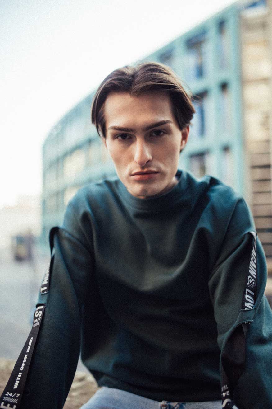 Gedanken zur Generation Z, grüner Pullover von Zara an Mister Matthew